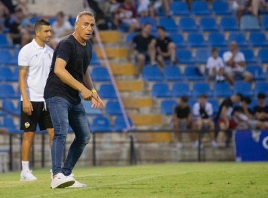  El Hércules busca en el mercado un portero, un lateral izquierdo, dos centrales y un mediocentro