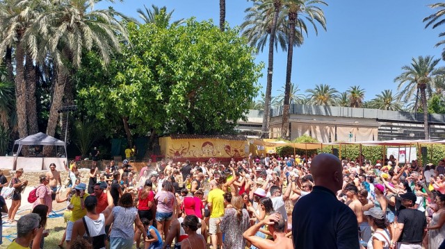 Cerca de 2.500 personas pasan por el XIV Ágora Heliketana de Pobladores Elche 