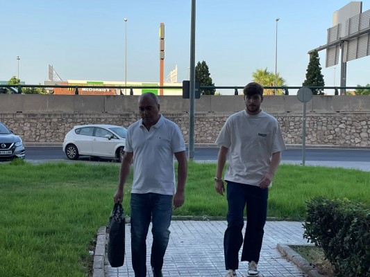 Nico ya pasa reconocimiento médico antes de firmar su contrato con el Valencia CF