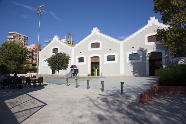 Alicante impulsa un concurso de ideas para encajar un centro de innovación cultural en Las Cigarreras 