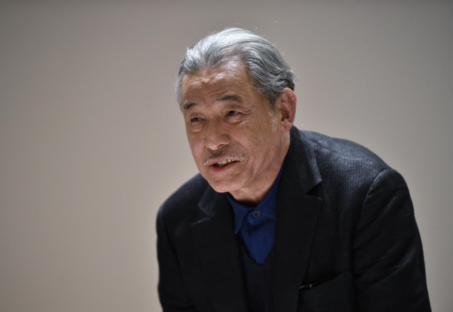 Muere el innovador diseñador de moda japonés Issey Miyake