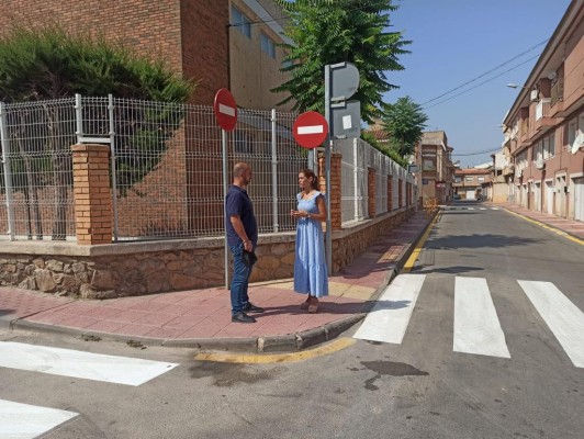 Murcia impulsa el plan de repintado de entornos escolares en el centro y las pedanías