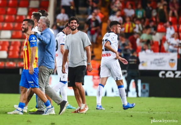 El Valencia hace oficial el traspaso de Guedes al Wolverhampton