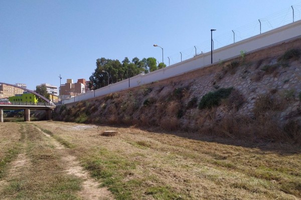 El Ayuntamiento de Cartagena limpia 26 cauces urbanos de ramblas del municipio