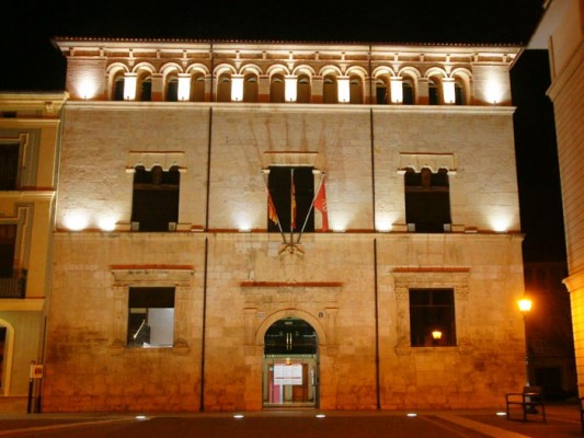 El Ayuntamiento de Alzira apaga su iluminación para concienciar sobre el ahorro energético