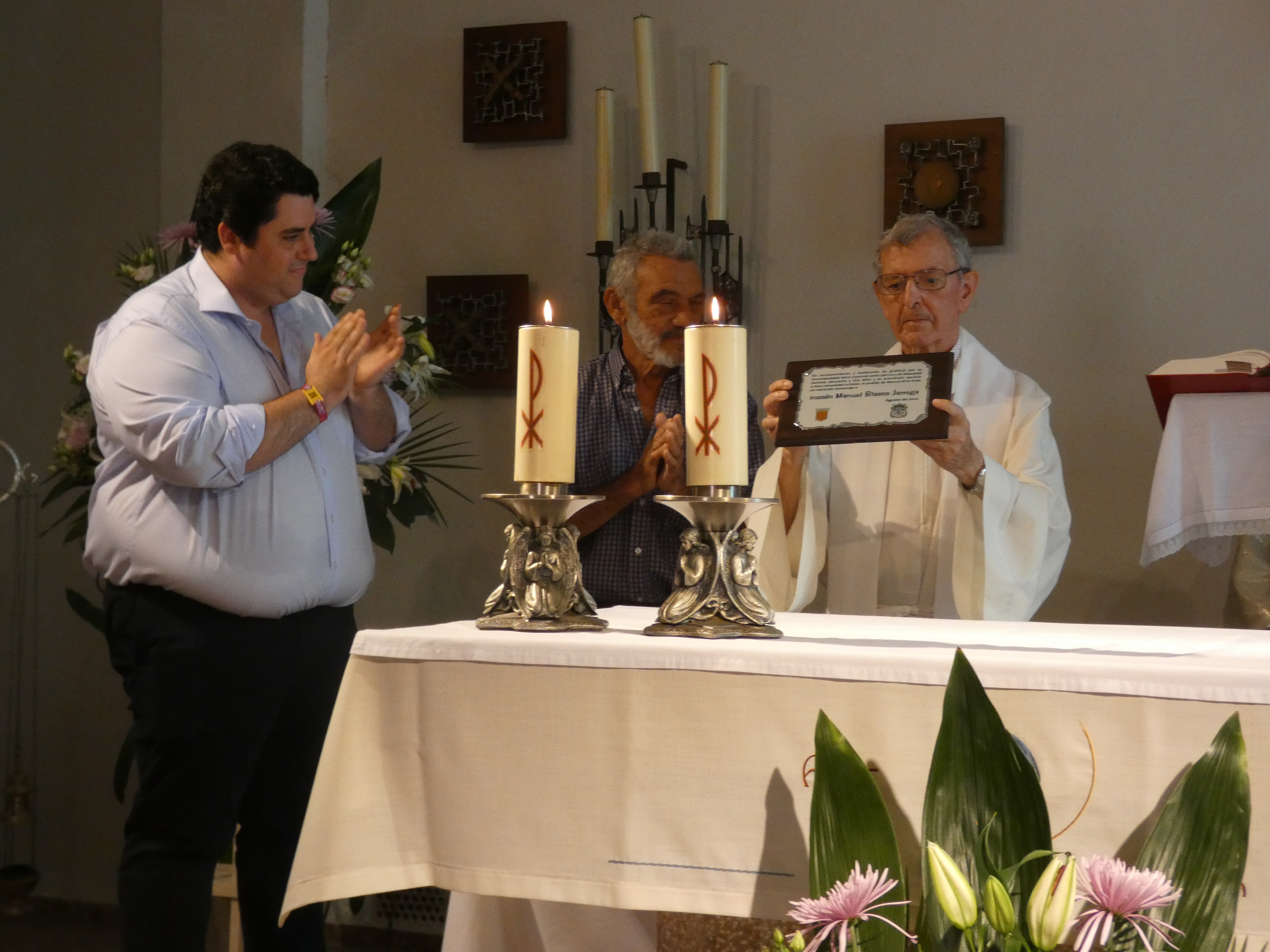 Nules homenajea al párroco de Mascarell por sus servicios durante más de 50 años
