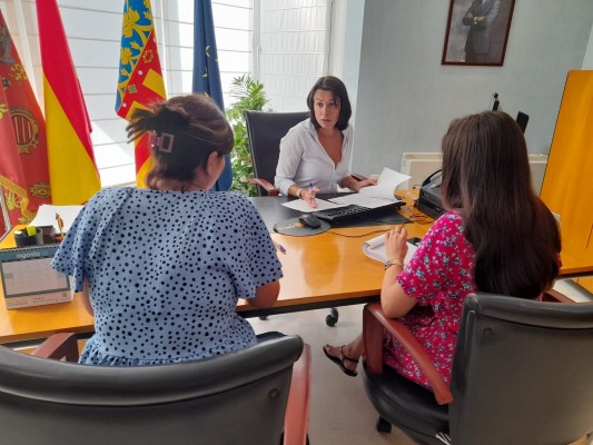 El equipo de gobierno de Orihuela traslada la gestión a la Costa durante el mes de agosto
