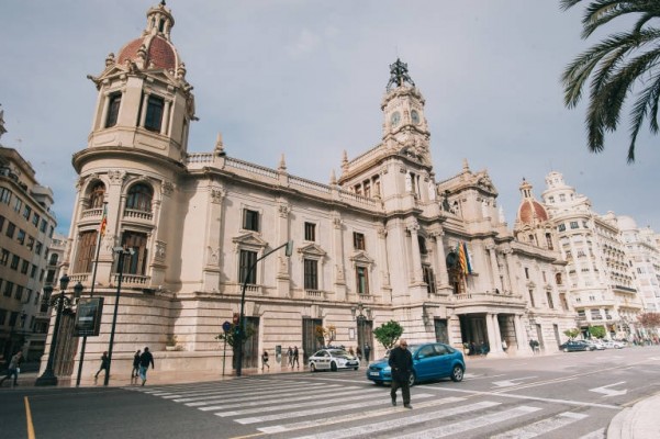El Ayuntamiento de València formaliza 176 contratos en el primer semestre de 2022