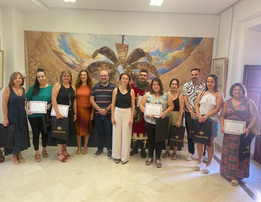 Farmacia Las Bayas de Elche gana el concurso de escaparates de La Festa