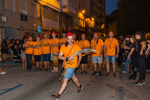 Los Moros y Cristianos de Elche calientan motores en la ‘Entraeta’