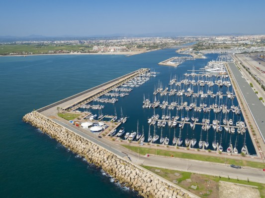 Valencia Mar alcanza la plena ocupación de amarres y acoge nuevas empresas náuticas