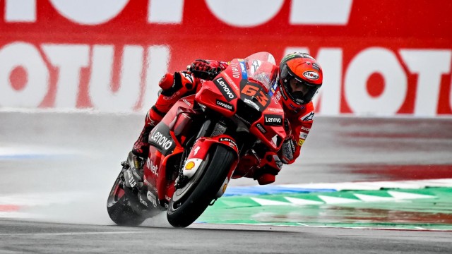 Segunda victoria consecutiva de Bagnaia, Espargaró minimiza daños
