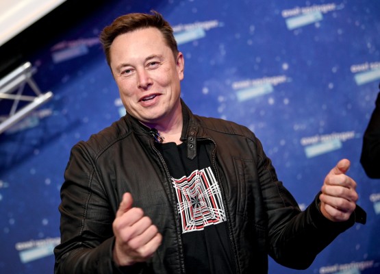 Musk dice que la compra de Twitter podría cerrarse si logra datos de usuarios