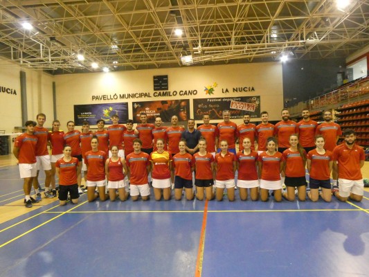 El equipo español de bádminton prepara en La Nucía el Mundial con Carolina Marín
