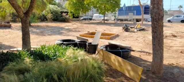 Alicante inicia las obras de una nueva zona de libre paseo de mascotas en el Cabo de las Huertas
