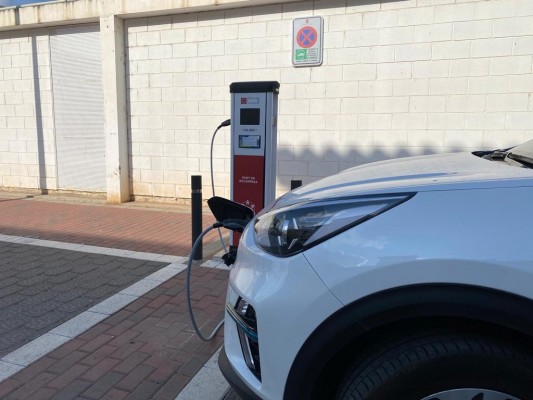 Xilxes pone en marcha el primer punto de recarga de vehículos eléctricos del municipio 