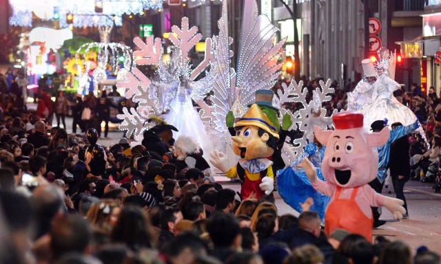 Murcia arranca los preparativos para alquilar las carrozas de Papá Noel y los Reyes Magos