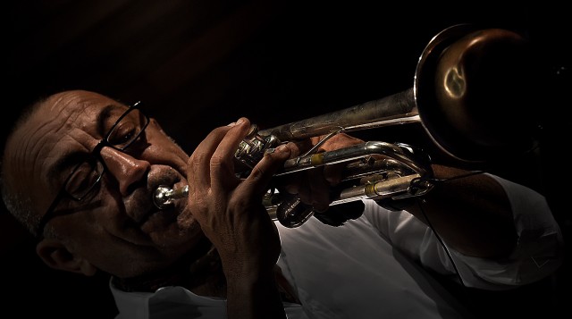 La trompeta de Franco Baggiani en Jazz Bajo las estrellas en la terraza de Palasiet 
