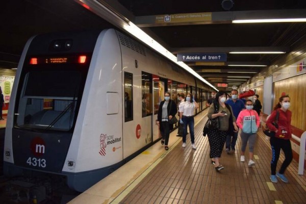 La Generalitat aprueba bajar un 30% el precio de los abonos transporte y títulos multiviaje