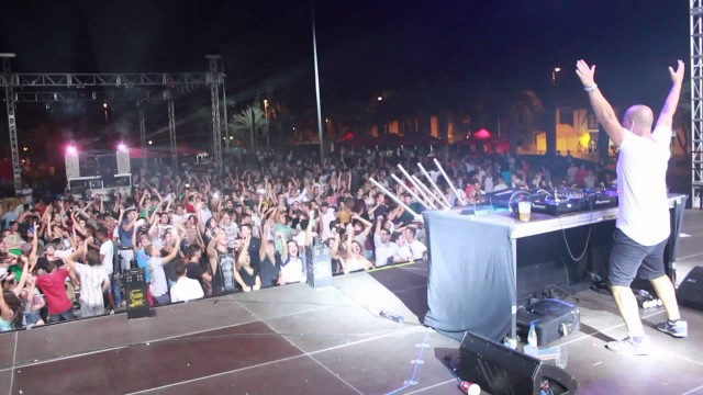Los jóvenes de 14 y 15 años deberán llevar autorización paterna para entrar a la barraca de Elche 