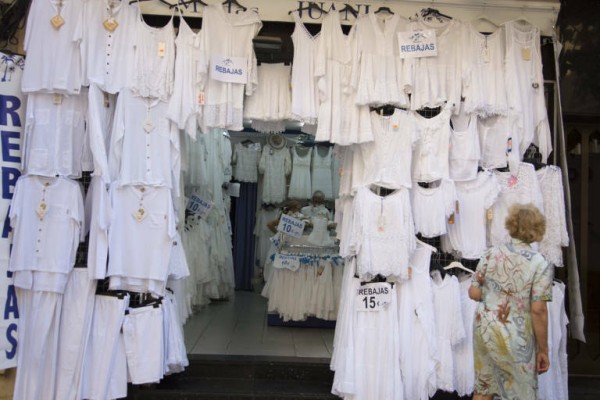 Los comerciantes de Benidorm ven 