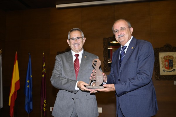 El Cante de las Minas premia a Martínez Pagán con un 'Pencho Cros' especial y le encomienda ser su 