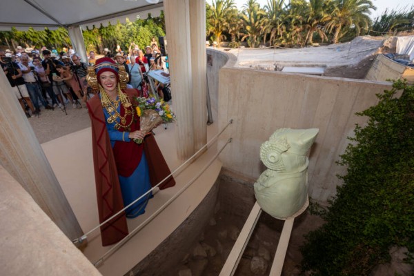 Elche corona en L'Alcúdia su homenaje a la Dama mirando al futuro con el reto de una cesión del busto