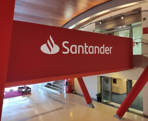 Santander financió proyectos de energía renovable con 2.400 millones en el primer semestre