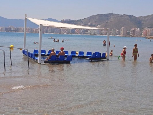 Las playas de Benicarló, Oropesa, Benicàssim y Xilxes suman zonas de baño accesible