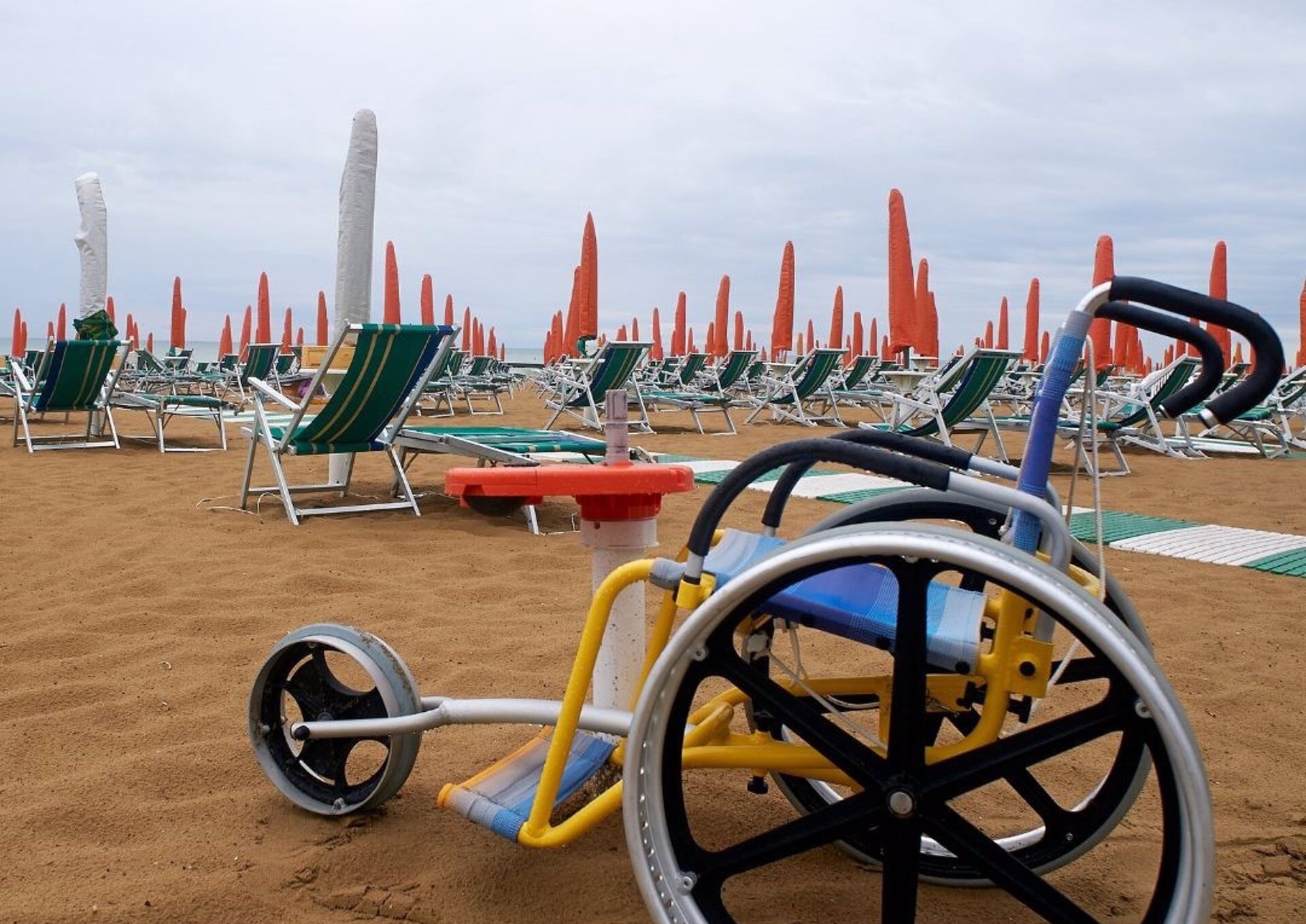 La Comunitat dispone de 87 puntos de playas accesibles para personas con diversidad funcional