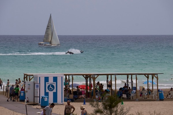 El punto accesible de la playa de Canet bate récord de usuarios en julio
