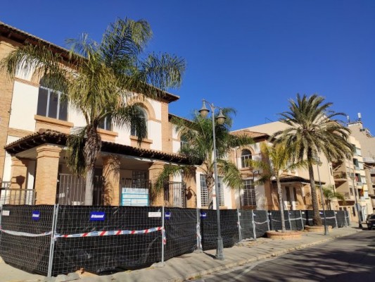 Urbamed reforma el colegio de la Segunda República de Pego y lo convierte en una biblioteca con 1,5 millones

