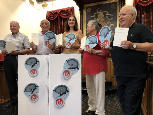 Así es el abanico de la artista ilicitana Sol Pérez Segura y el facsímil del Misteri d'Elx 2022