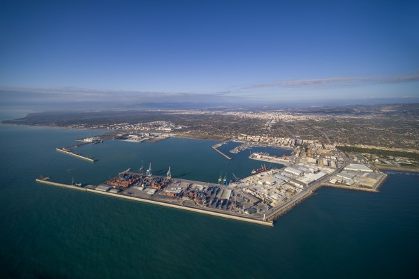 La Autoridad Portuaria de Castellón impulsa un sistema para localizar contenedores que caen al mar