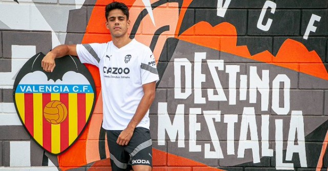 El Valencia ficha al centrocampista portugués Tiago Ribeiro para su filial
