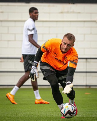 Cillessen ultima su salida del Valencia y apunta al NEC Nijmegen