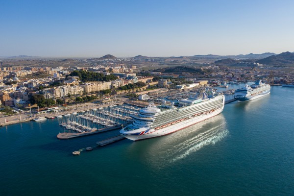Más de 140.000 cruceristas y 100 escalas previstas acercan el récord que el Puerto prevé para el turismo llegado por mar