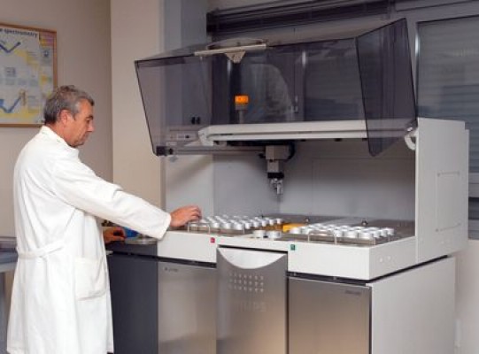 La UA se dota de un espectómetro de rayos-X para investigar y el diseño de nuevas fuentes de energía