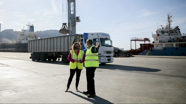 El colapso en los accesos a los muelles de Cartagena y Escombreras urge al Puerto a una renovación del sistema de control