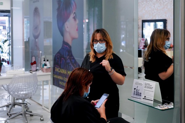 Hospitales, colegios, peluquerías, gimnasios y transporte, exentos del límite de temperatura