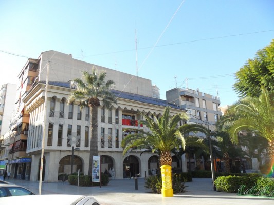 El Banco Popular se adjudica el solar 'premium' junto al Ayuntamiento de Sant Joan