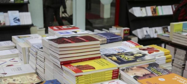 Una treintena de escritores se dan cita en la Feria del Libro de Autor de Águilas