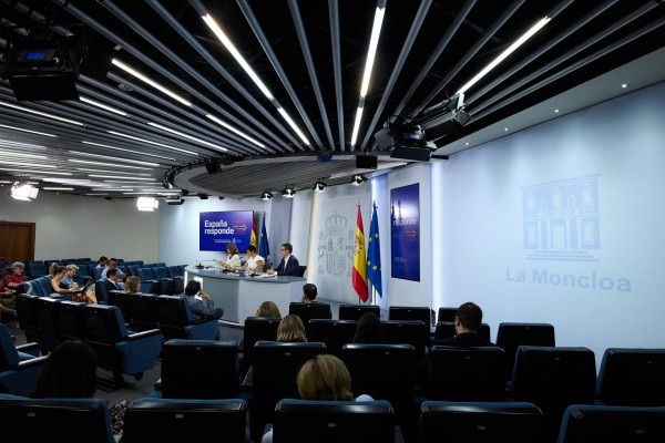 Los beneficiarios de becas cobrarán la ayuda mensual de 100 euros desde septiembre