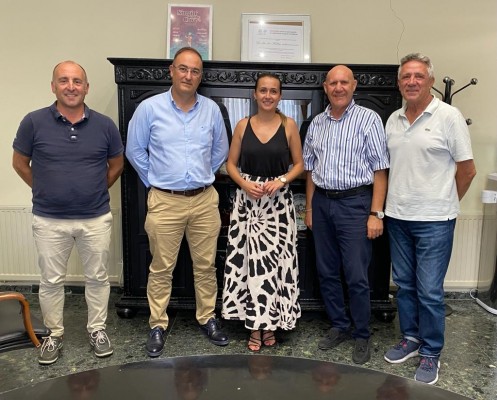 Pedro Mateu presenta la nueva junta del Club Rotary La Vall a la alcaldesa Tania Baños 