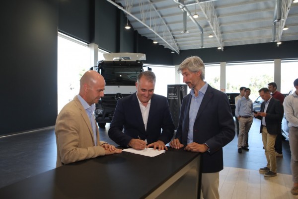 La empresa Valenciana AtienzaTrans Hnos. realiza el primer pedido en España de un camión Mercedes-Benz eActros
