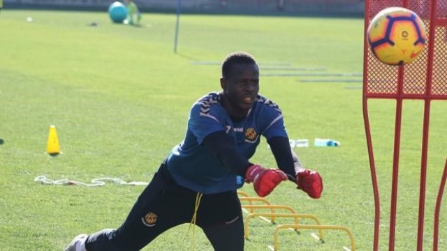 El joven senegalés Cheikh Sarr, apuesta de Torrecilla para la portería del Castellón 