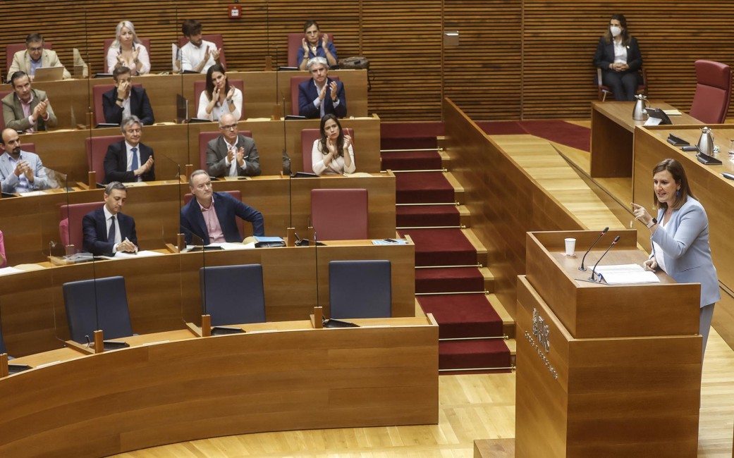 Mª José Catalá interviene en un pleno de Les Corts. Foto: ROBER SOLSONA/EP - 