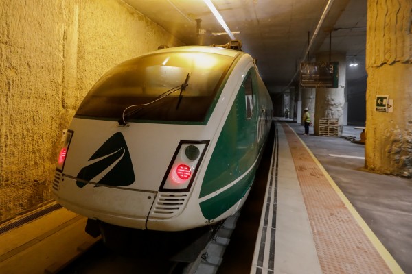 El tren 'Séneca' prueba de nuevo la futura vía del AVE entre Murcia y Beniel