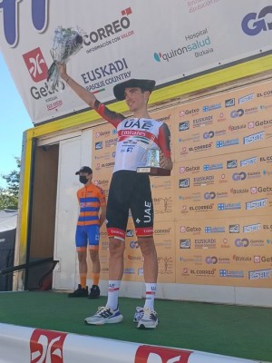Juan Ayuso se impone en Getxo en el ensayo de la primera etapa del Tour 2023
