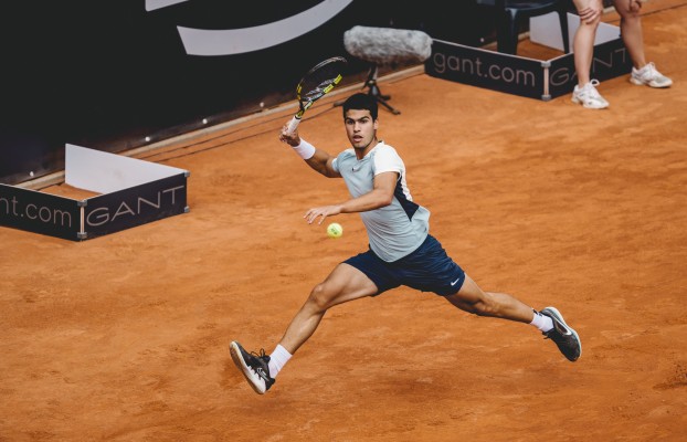 Alcaraz gana a Bagnis avasallando y con aplomo y buscará ante Zeppieri la final de Umag

